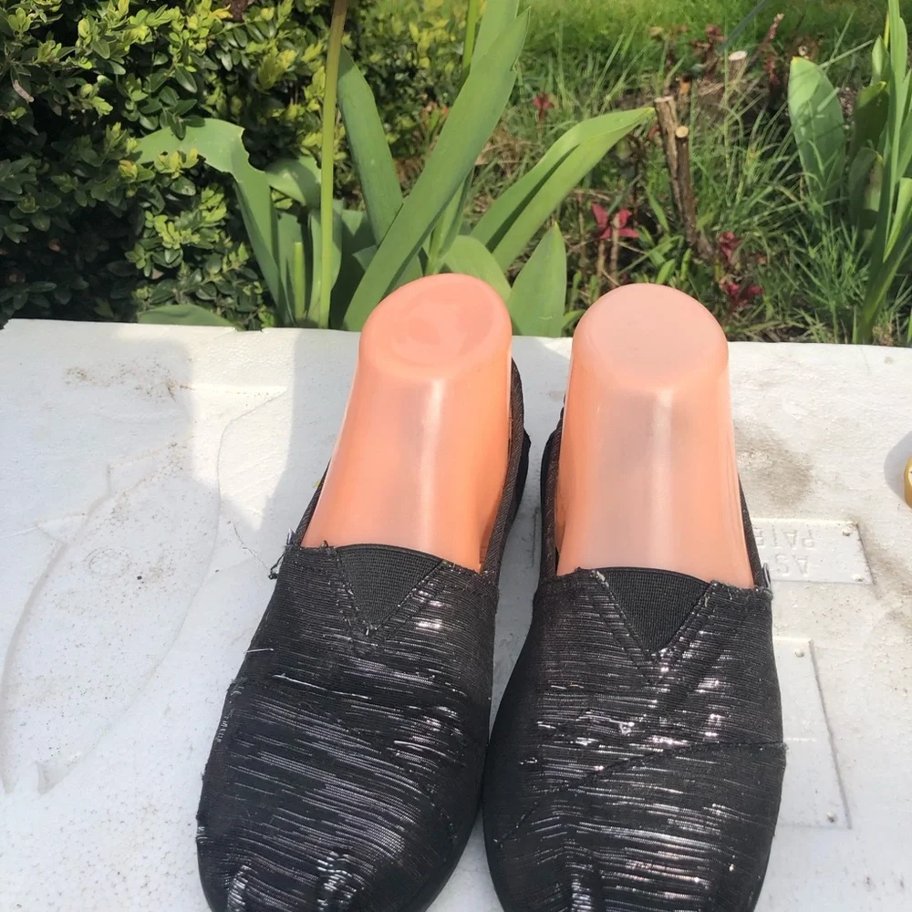 TOMS brand Girl’s black sparkle slip-on shoes Size Y4.5